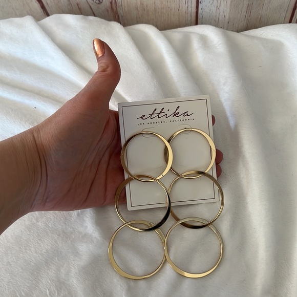 NWT Ettika 18K Gold Plated triple hoop Earrings - Picture 3 of 4